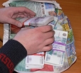 В Вольске чиновница получила взятку в 1,3 млн за оформление опеки