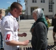 Вольские активисты организовали раздачу георгиевских ленточек